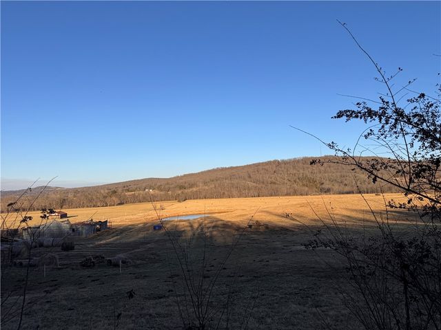 204 Madison 6601 Street, Huntsville, AR 72740