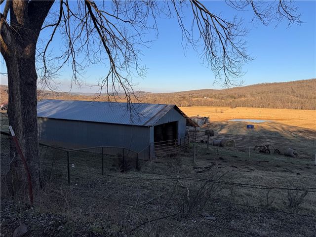 204 Madison 6601 Street, Huntsville, AR 72740