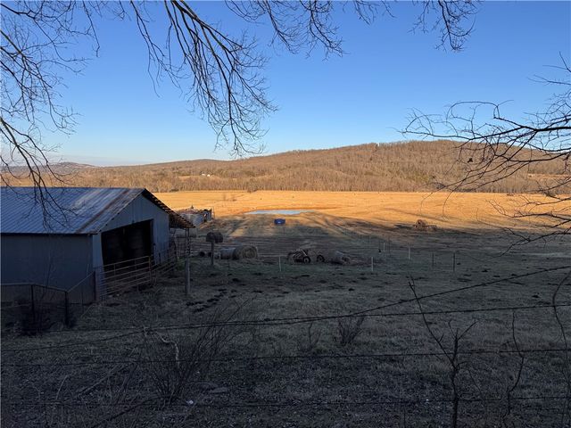 204 Madison 6601 Street, Huntsville, AR 72740