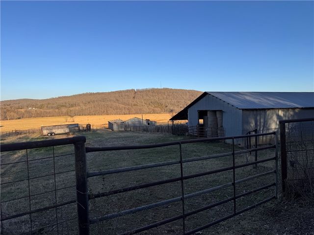 204 Madison 6601 Street, Huntsville, AR 72740