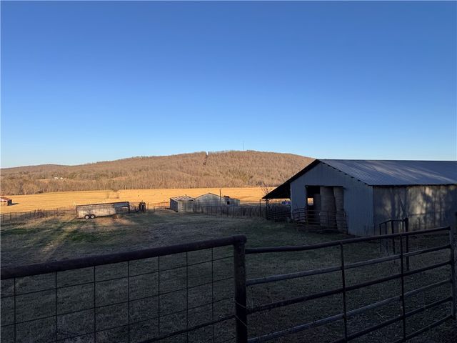 204 Madison 6601 Street, Huntsville, AR 72740