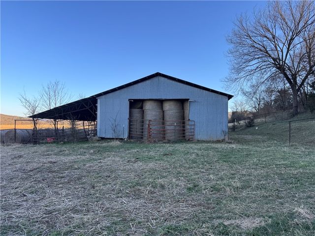 204 Madison 6601 Street, Huntsville, AR 72740