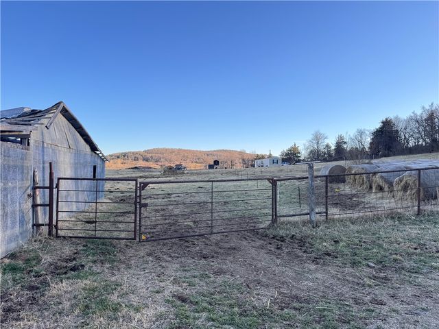 204 Madison 6601 Street, Huntsville, AR 72740