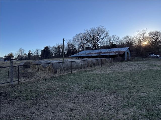 204 Madison 6601 Street, Huntsville, AR 72740