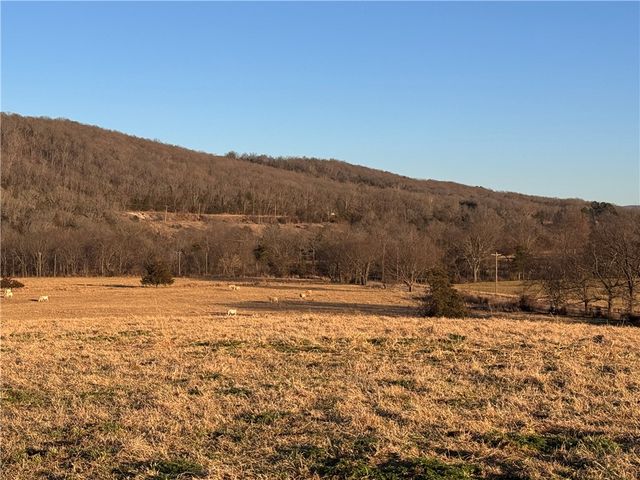 204 Madison 6601 Street, Huntsville, AR 72740