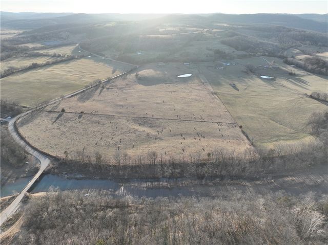 204 Madison 6601 Street, Huntsville, AR 72740