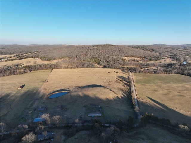 204 Madison 6601 Street, Huntsville, AR 72740