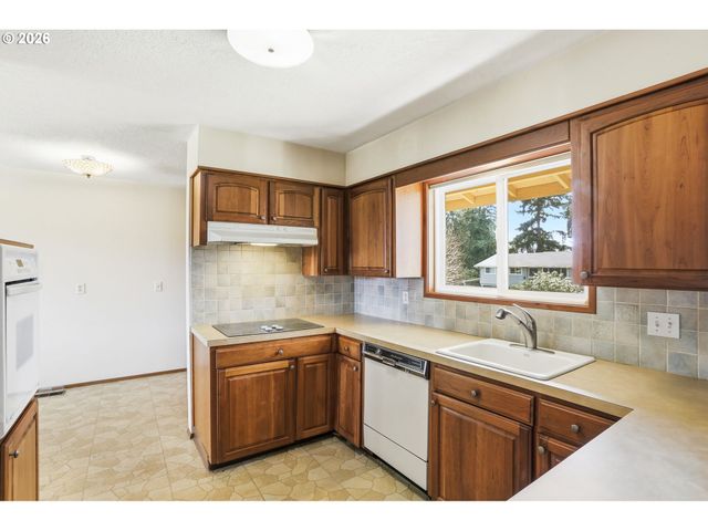 9925 Sw INEZ St, Portland, OR 97224