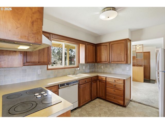 9925 Sw INEZ St, Portland, OR 97224