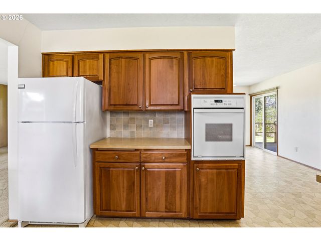 9925 Sw INEZ St, Portland, OR 97224