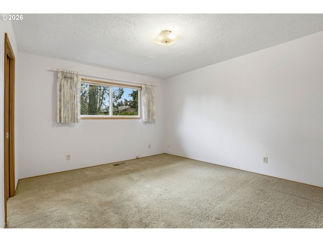 9925 Sw INEZ St, Portland, OR 97224