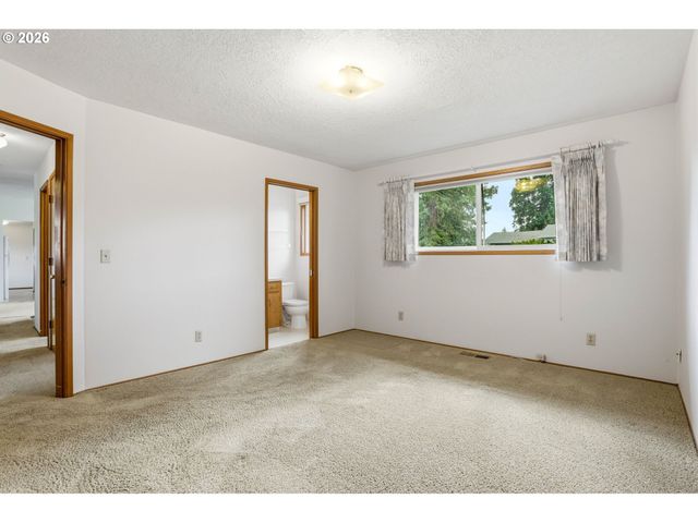 9925 Sw INEZ St, Portland, OR 97224