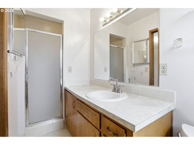 9925 Sw INEZ St, Portland, OR 97224