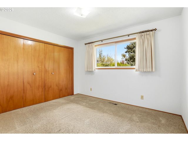 9925 Sw INEZ St, Portland, OR 97224