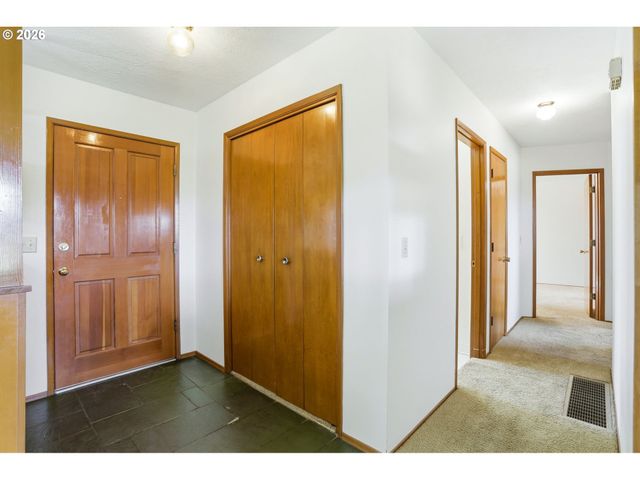 9925 Sw INEZ St, Portland, OR 97224
