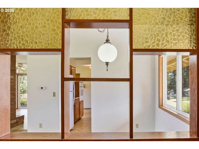 9925 Sw INEZ St, Portland, OR 97224