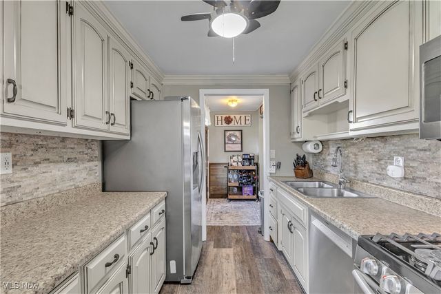 12104 Alton Drive, Grafton, OH 44044