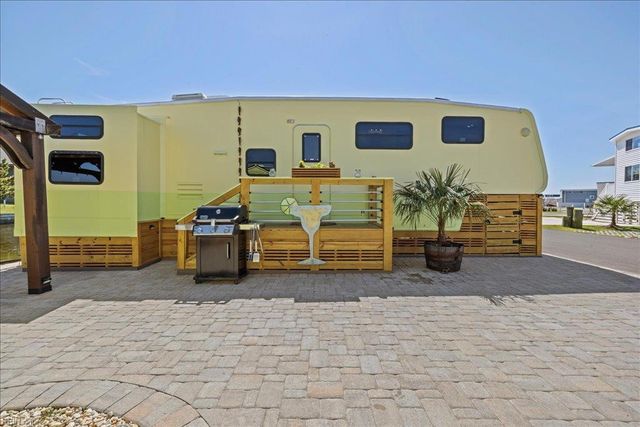 3665 Sandpiper RD # 157, Virginia Beach, VA 23456