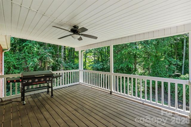 1436 20th Avenue Place NE, Hickory, NC 28601