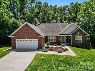 1436 20th Avenue Place NE, Hickory, NC 28601