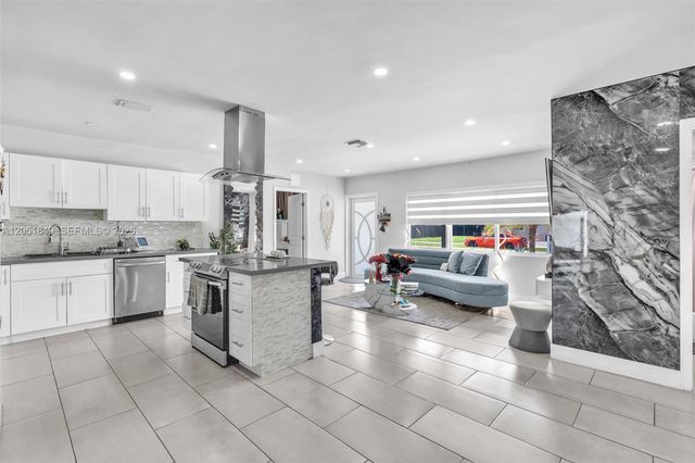 2830 NW 156th St, Miami Gardens, FL 33054