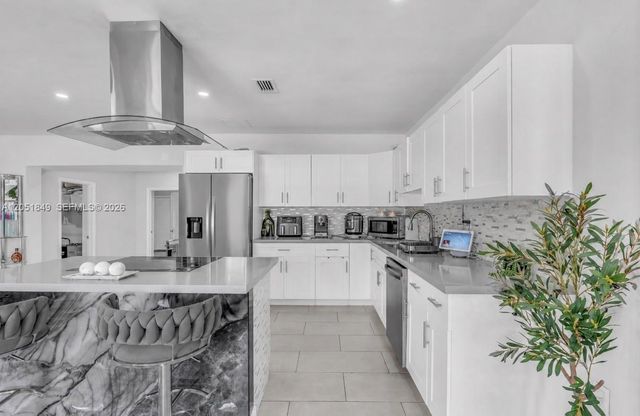 2830 NW 156th St, Miami Gardens, FL 33054