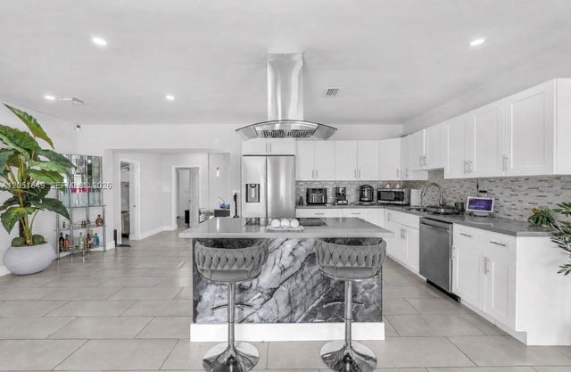 2830 NW 156th St, Miami Gardens, FL 33054