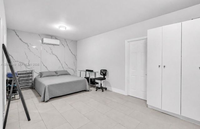 2830 NW 156th St, Miami Gardens, FL 33054