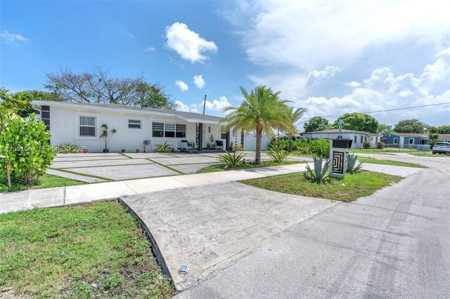 2830 NW 156th St, Miami Gardens, FL 33054
