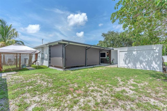 2830 NW 156th St, Miami Gardens, FL 33054