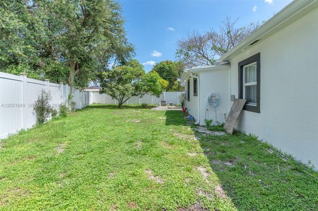2830 NW 156th St, Miami Gardens, FL 33054