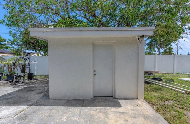 2830 NW 156th St, Miami Gardens, FL 33054