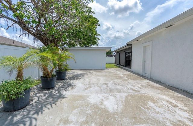2830 NW 156th St, Miami Gardens, FL 33054