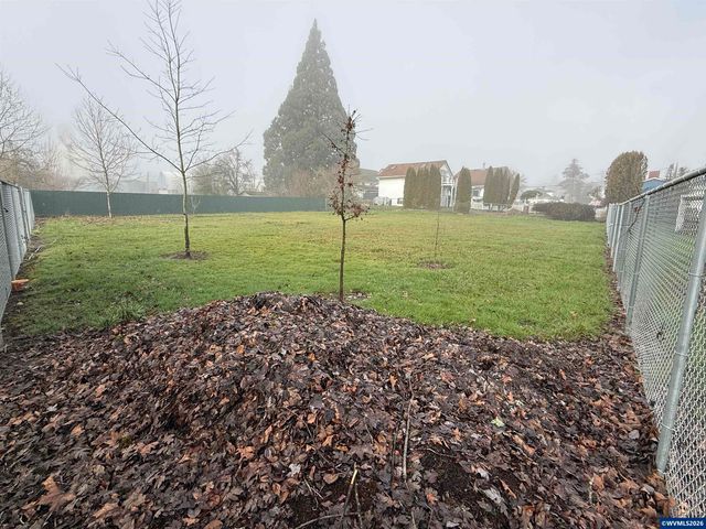 210 S 2nd (Next to) St, Carlton, OR 97111