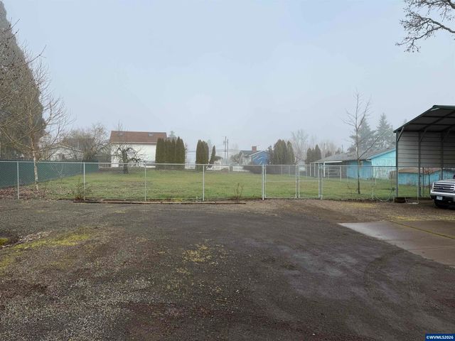 210 S 2nd (Next to) St, Carlton, OR 97111