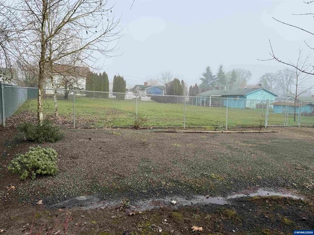 210 S 2nd (Next to) St, Carlton, OR 97111