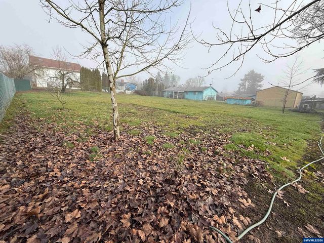 210 S 2nd (Next to) St, Carlton, OR 97111