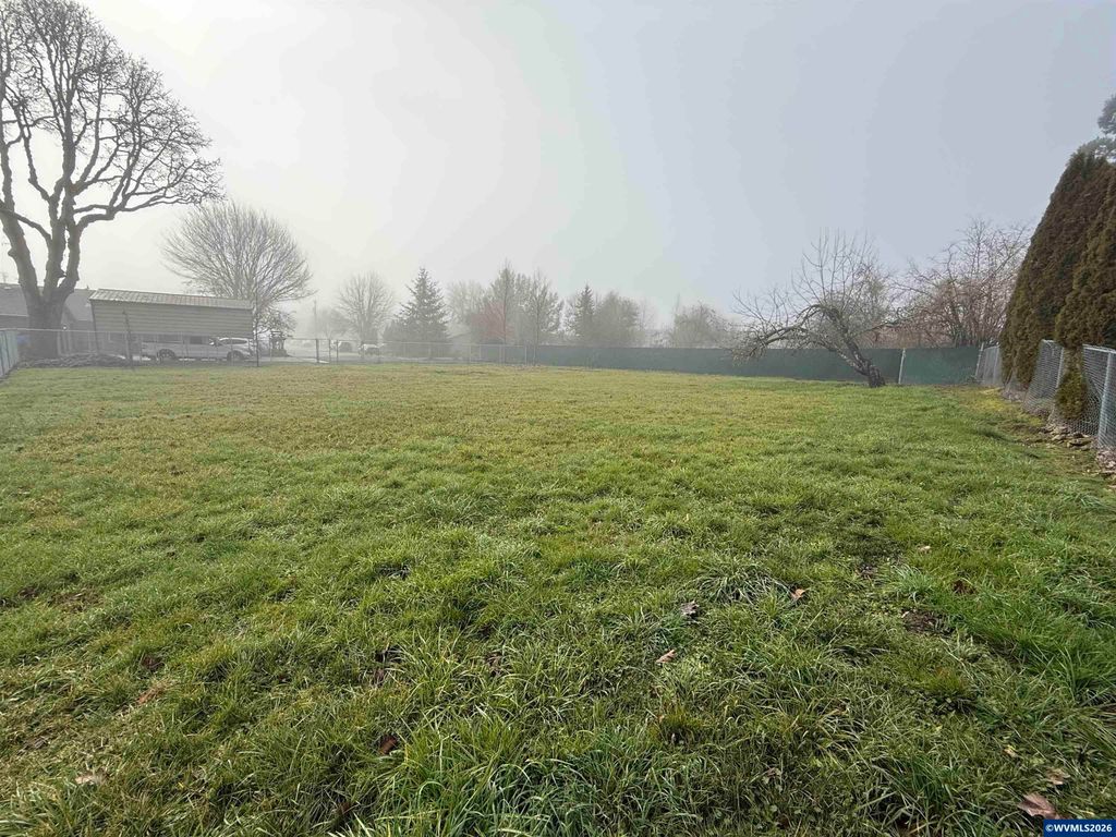 210 S 2nd (Next to) St, Carlton, OR 97111