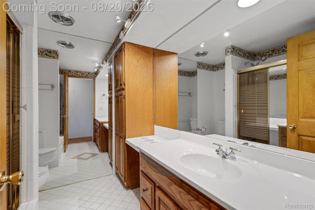 13438 Sebastian Drive, Warren, MI 48088