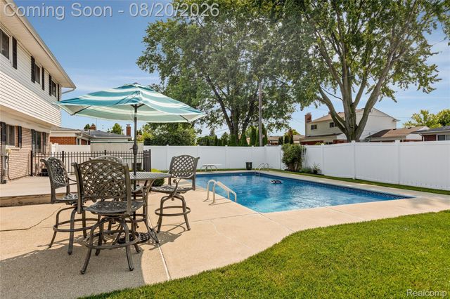 13438 Sebastian Drive, Warren, MI 48088