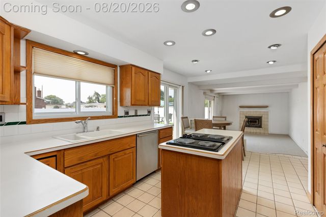 13438 Sebastian Drive, Warren, MI 48088