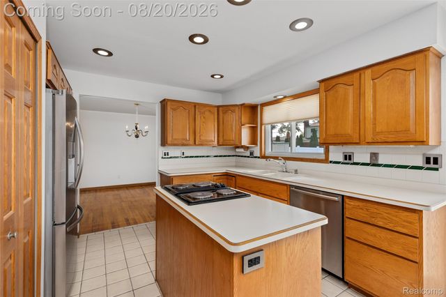 13438 Sebastian Drive, Warren, MI 48088