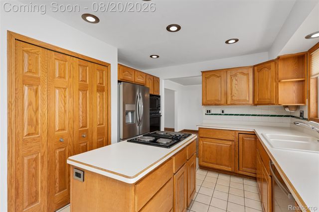 13438 Sebastian Drive, Warren, MI 48088