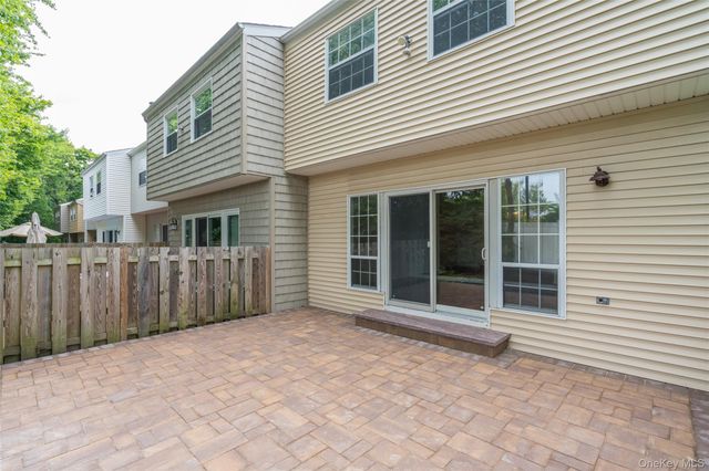 122 Woodlake Drive W, Woodbury, NY 11797