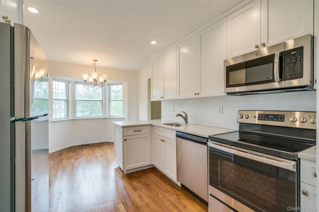 122 Woodlake Drive W, Woodbury, NY 11797
