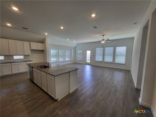 1233 Fox Wing Way, New Braunfels, TX 78132