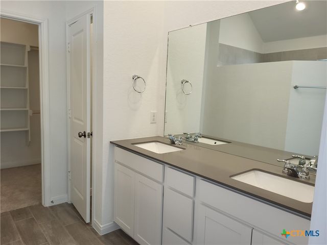 1233 Fox Wing Way, New Braunfels, TX 78132