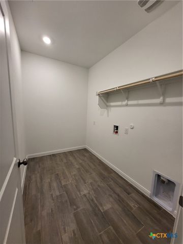 1233 Fox Wing Way, New Braunfels, TX 78132