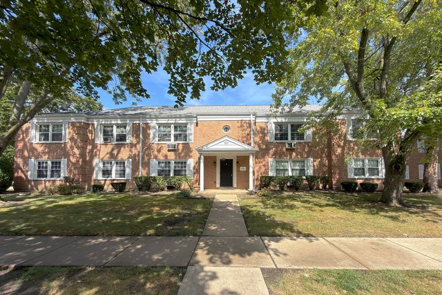 914 W St. James Street 1, Arlington Heights, IL 60005