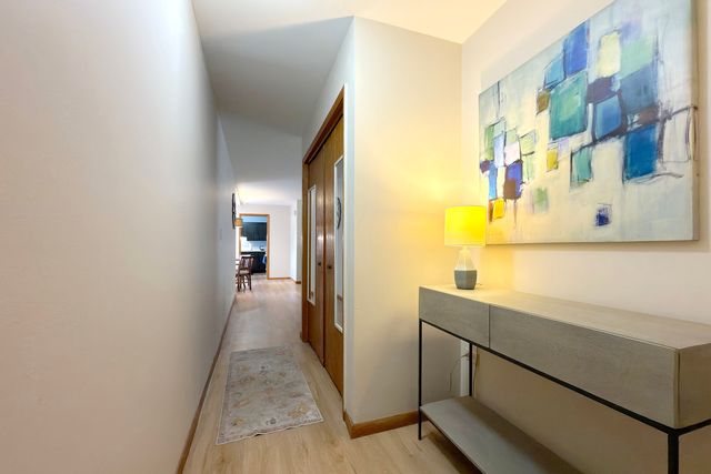 914 W St. James Street 1, Arlington Heights, IL 60005